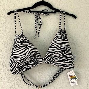 TIME AND TRU TRIANGLE TOP WITH ADJUSTABLE TIES SIZE 1X/16-18 W